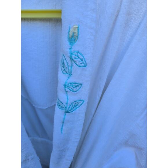 Women’s Spa/Hotel Style Robe – White Cotton Terry, Embroidered Leaves (Small) - Picture 2 of 9